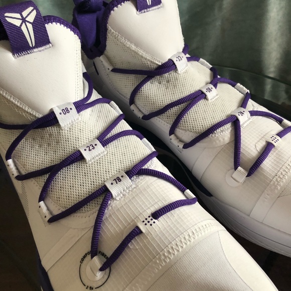 New Nike Kobe Bryant Sneakers - Picture 3 of 4